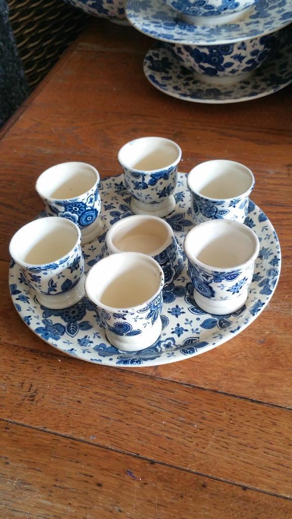 eierdopjes set met onderschaal en zoutpot Beatrix Societe, Antiek en Kunst, Antiek | Servies los, Ophalen of Verzenden