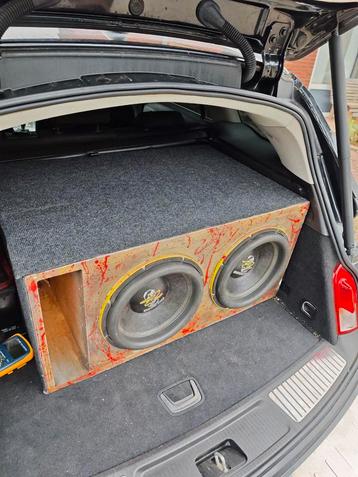 Subwoofer van Ground Zero met versterker 