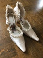 Trouwschoenen dames satijnachtige stof, off white maat 38, Ophalen of Verzenden, Gedragen, Wit, Schoenen