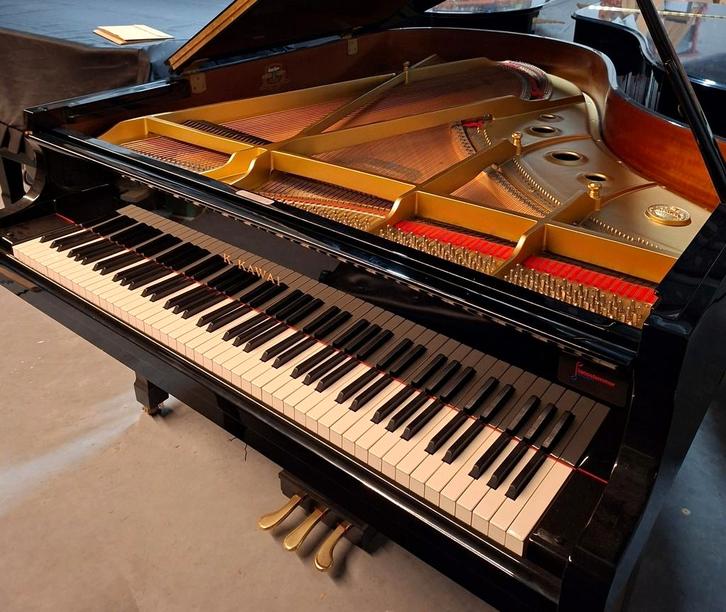 Kawai RX-3 vleugel in nieuwstaat, Muziek en Instrumenten, Piano's, Zo goed als nieuw, Vleugel, Zwart, Hoogglans, Ophalen of Verzenden