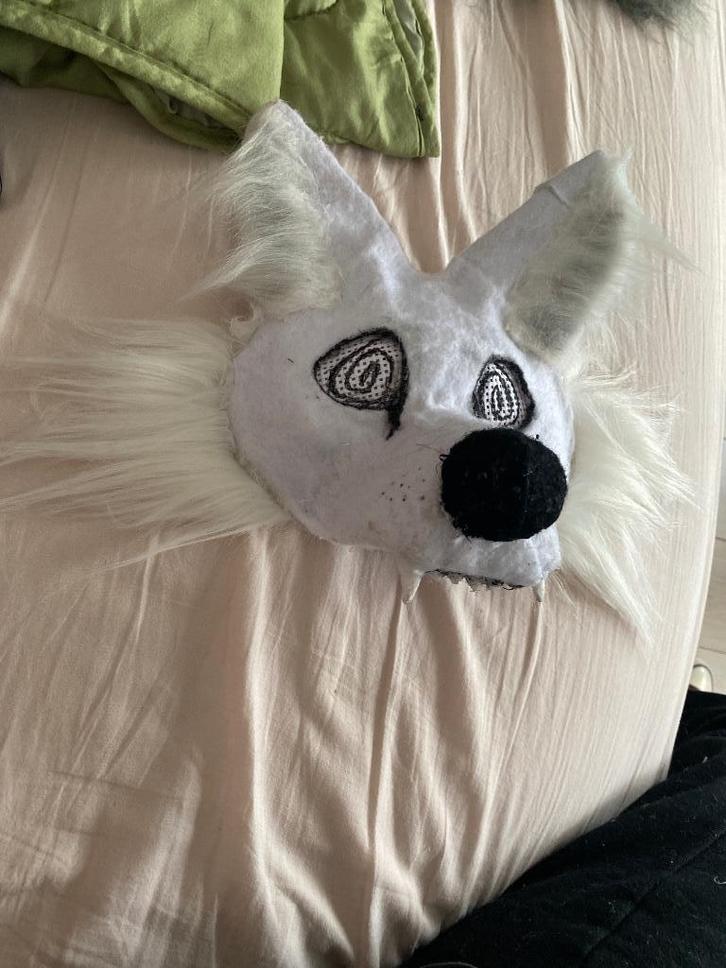 Therian mask artic-wolf furry fursuit premade, Hobby en Vrije tijd, Kostuums, Theaterbenodigdheden en LARP, Zo goed als nieuw