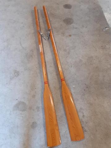 Houten roeispanen  beschikbaar voor biedingen