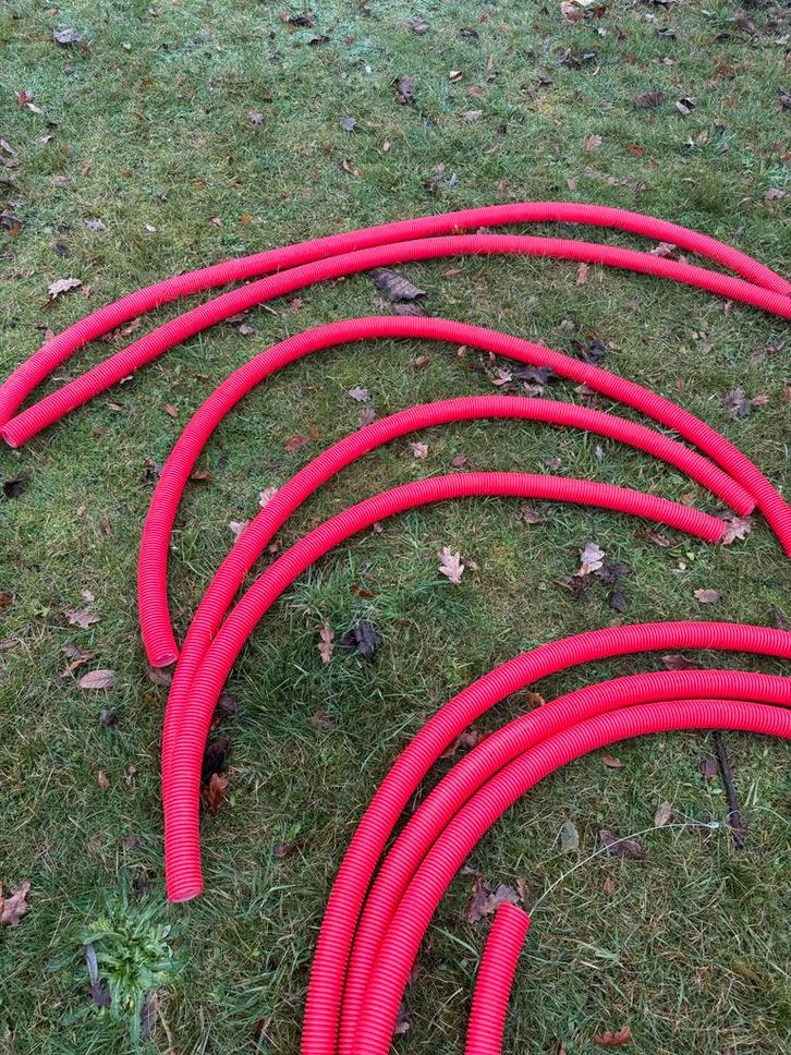 Mantelbuis rood 50mm + verbindingsstukken, Doe-het-zelf en Verbouw, Buizen en Afvoer, Gebruikt, Rechte buis, Pvc, 6 meter of meer