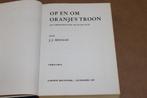Op en om Oranje's troon. Ons vorstenhuis 19e/20e eeuw., Boeken, Ophalen of Verzenden, 20e eeuw of later, Gelezen