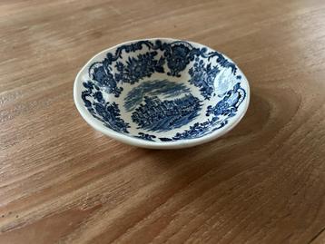 Schaaltje Royal Homes of Britain, blauw   beschikbaar voor biedingen