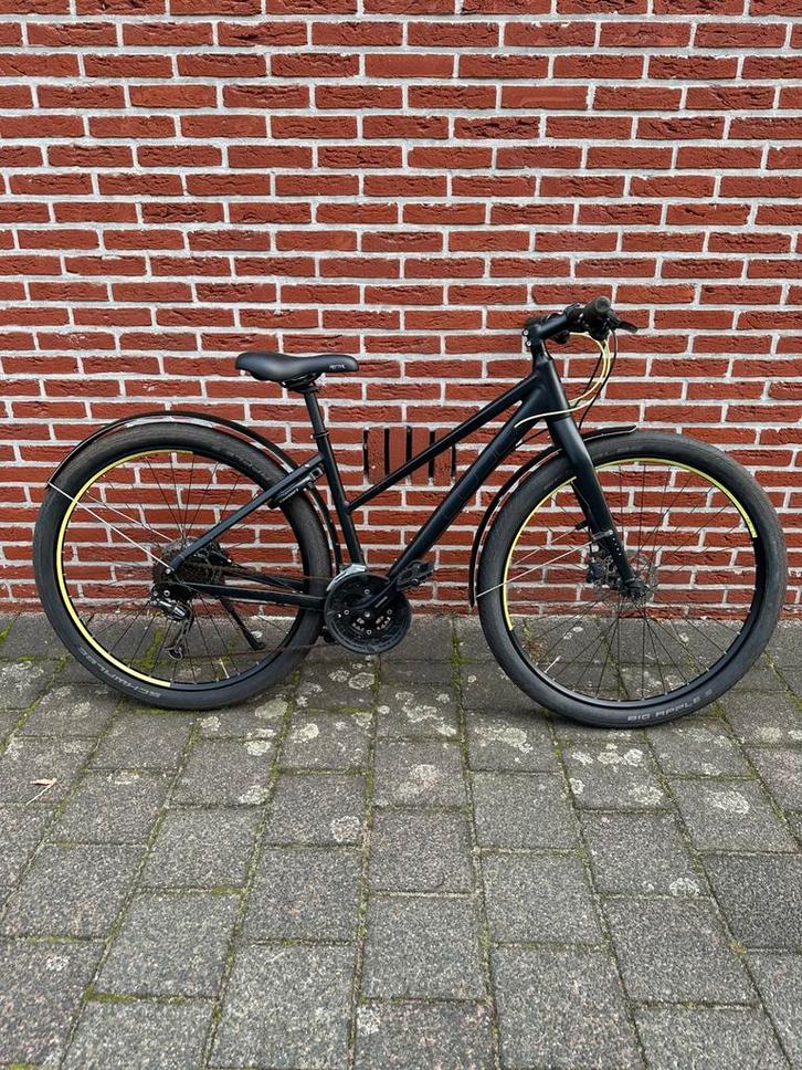 Cube hyde 44cm hybride mtb vaste spatborden en wegbanden, Fietsen en Brommers, Fietsen | Dames | Sportfietsen en Toerfietsen, Zo goed als nieuw