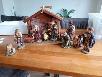 Kerststal met mooie beeldengroep beschikbaar voor biedingen
