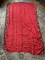 Rode sjaal/pareo met figuren, Ophalen of Verzenden, Zo goed als nieuw