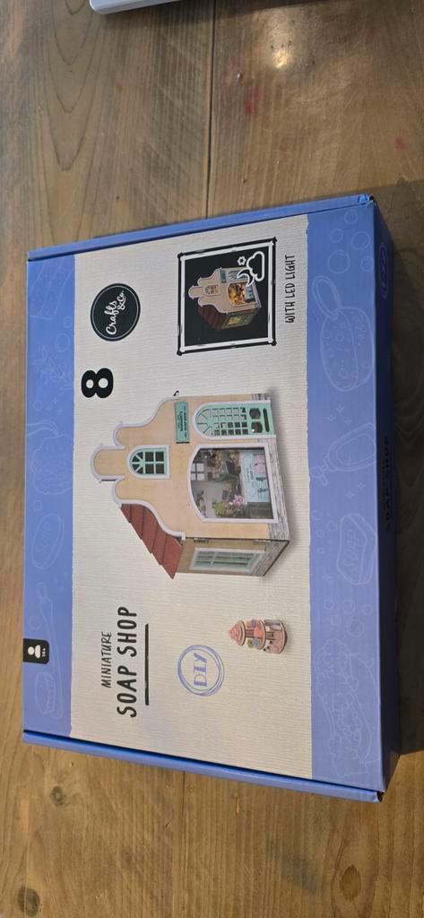 DIY Miniatuur Zeepwinkel Bouwpakket, Hobby en Vrije tijd, Knutselen, Nieuw, Knutselwerk, Ophalen of Verzenden