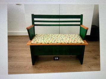 Kinderbankje beschikbaar voor biedingen