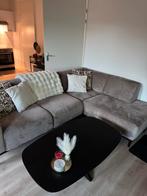 Hoekbank taupe kleur beschikbaar vanaf 15 december!!!, Huis en Inrichting, Banken | Complete zithoeken, Ophalen, Zo goed als nieuw