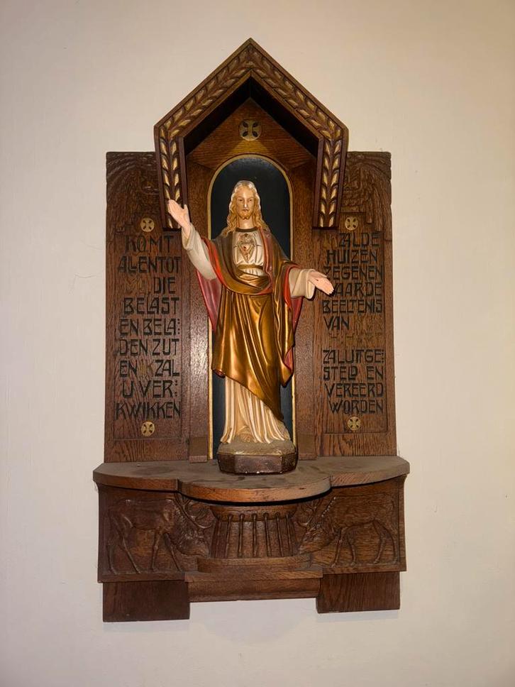 Zeer zeldaam antiek houten kerk altaar 90/50 cm met beeld, Antiek en Kunst, Antiek | Religie, Ophalen of Verzenden