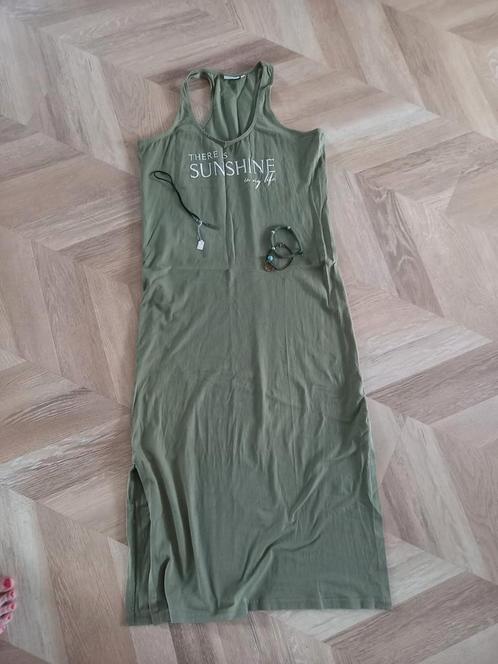Jurk groen maat xl met sieraden erbij, Kleding | Dames, Jurken, Zo goed als nieuw, Maat 46/48 (XL) of groter, Groen, Ophalen of Verzenden