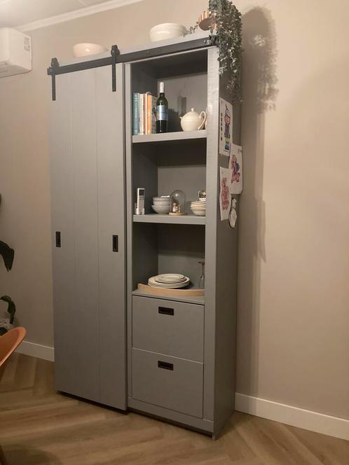 VTwonen slide Barn kast grijs, Huis en Inrichting, Kasten | Buffetkasten, Zo goed als nieuw, 200 cm of meer, 25 tot 50 cm, Ophalen