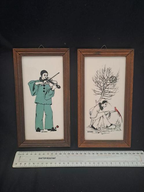2 vintage Pierrot clown porcelain wall tiles wood frames 20, Antiek en Kunst, Antiek | Wandborden en Tegels, Ophalen of Verzenden