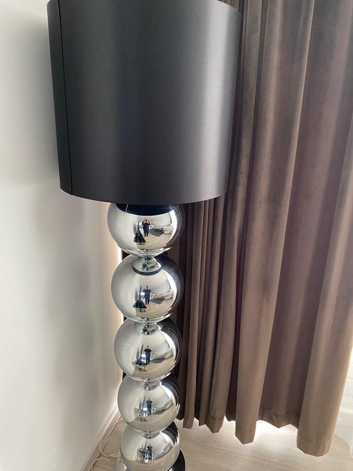 Moderne vloerlamp met chromen bollen, Huis en Inrichting, Lampen | Vloerlampen, Zo goed als nieuw, 150 tot 200 cm, Metaal, Ophalen of Verzenden