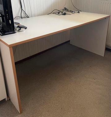 Witte stevige werktafel bureau 162x 82 x 72 h beschikbaar voor biedingen