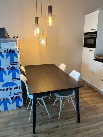 Verlengbare houten eettafel (180x90) beschikbaar voor biedingen