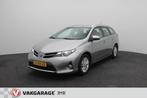 Toyota Auris Touring Sports 1.8 Hybrid dealer onderhouden, Auto's, Gebruikt, Origineel Nederlands, LED verlichting, 5 stoelen