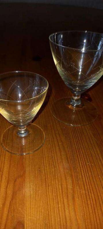 Wijnglazen en borrel glazen. beschikbaar voor biedingen