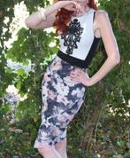 Korte jurk zwart wit met kant en roze bloemen Boohoo XS, Wit, Nieuw, Ophalen of Verzenden, Maat 34 (XS) of kleiner