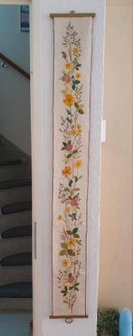Geborduurd schellekoord met bloemen en koperbeslag, Ophalen of Verzenden, Zo goed als nieuw, Handborduren