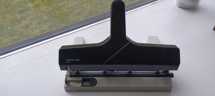 Degelijke Leitz Akto 5114 verstelbare 4-gaats perforator, Diversen, Bureau-accessoires, Gebruikt, Ophalen of Verzenden