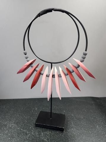 KUNSTWERK op standaard beschikbaar voor biedingen