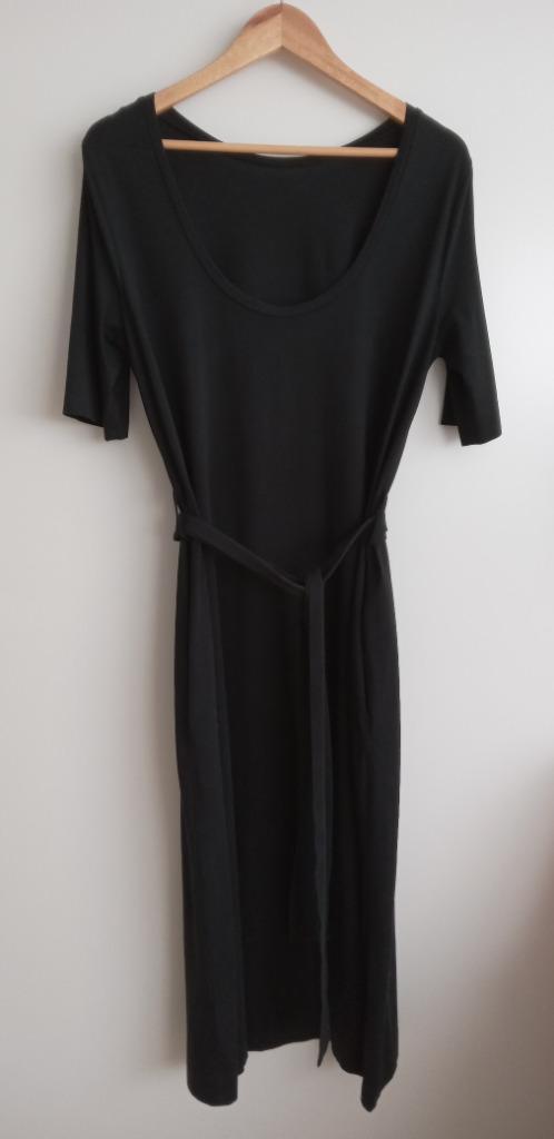 COS lange zwarte tricotjurk met strik, maat M, Kleding | Dames, Jurken, Nieuw, Maat 38/40 (M), Zwart, Onder de knie, Verzenden