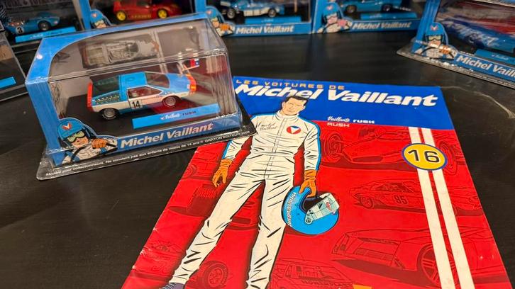Nr16. Vaillante Rush (seal+boekje) - Michel Vaillant, Hobby en Vrije tijd, Modelauto's | 1:43, Gebruikt, Auto, Overige merken