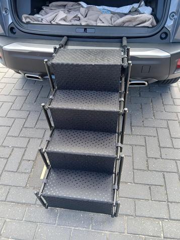 Honden trap auto beschikbaar voor biedingen
