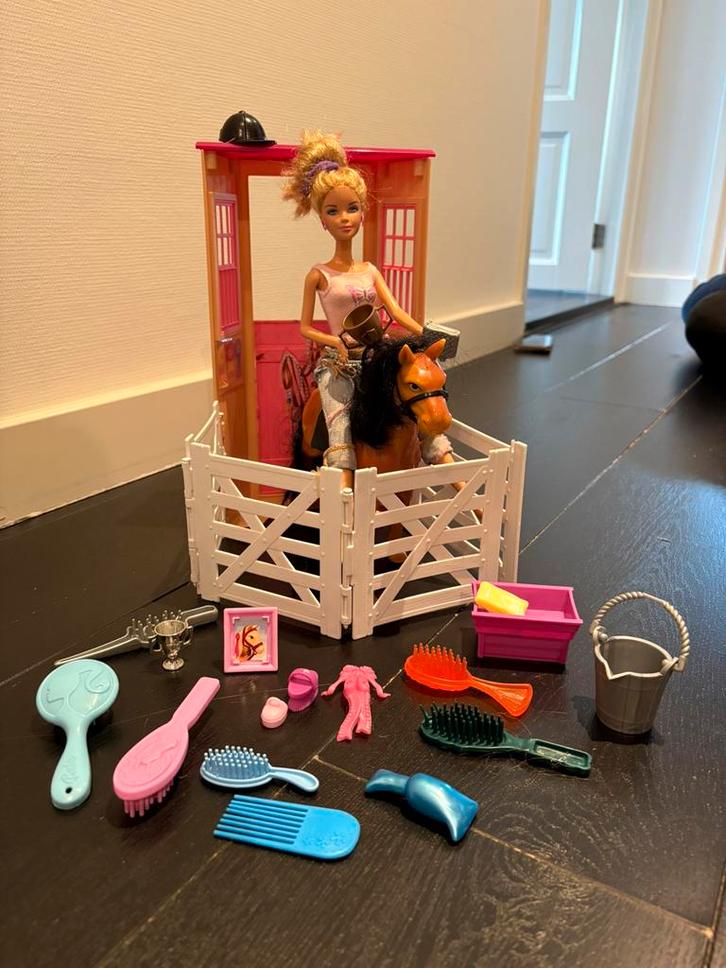 Barbie en haar Ferrari uit 1975, Verzamelen, Poppen, Gebruikt, Ophalen of Verzenden