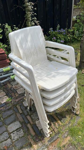 Gratis 4 Jardin tuinstoelen beschikbaar voor biedingen