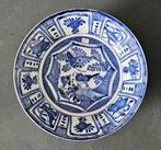 porseleinen schotel is een voorbeeld van Kraakporselein., Verzenden