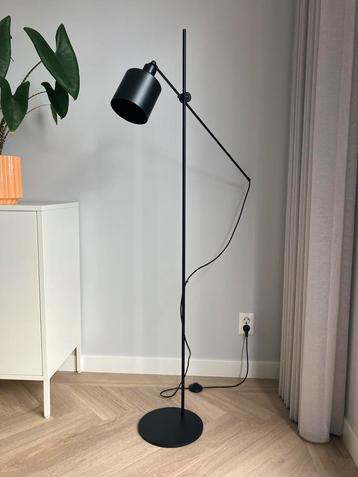Vloerlamp zwart beschikbaar voor biedingen
