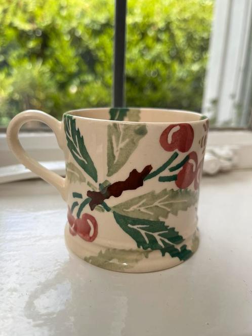 Nieuw! Cherries & Bee baby mug, Emma Bridgewater, Huis en Inrichting, Keuken | Servies, Nieuw, Overige typen, Overige stijlen