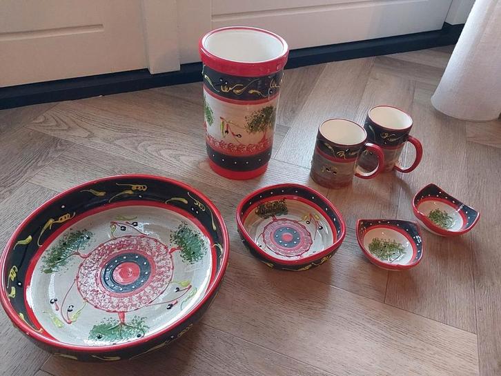 Servies met uniek design, Huis en Inrichting, Keuken | Servies, Gebruikt, Compleet servies, Overige stijlen, Aardewerk, Ophalen of Verzenden