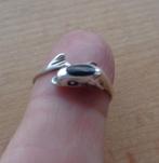 zilveren dolfijn ring met zwart inleg [904], Sieraden, Tassen en Uiterlijk, Ringen, Verzenden, Zo goed als nieuw, 17 tot 18, Dame