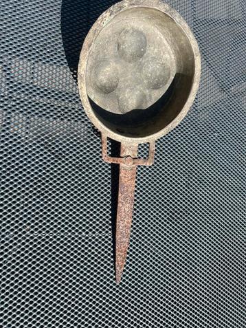 Antieke Poffertjespan beschikbaar voor biedingen