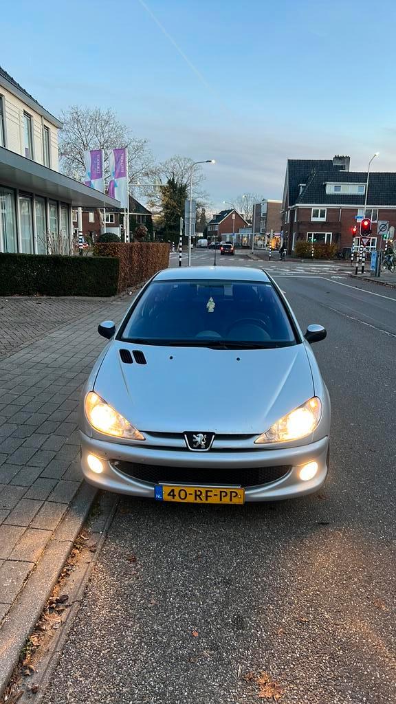 Peugeot 206 1.4 16V 2005 apk 15-3-2026 quicksilver lees bes., Auto's, Peugeot, Particulier, Benzine, C, Hatchback, Handgeschakeld