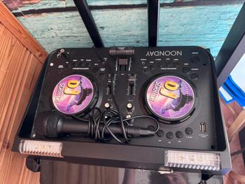Noonday muziekbox beschikbaar voor biedingen