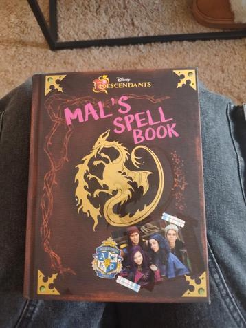 Disney Descendants - Mal's Spreukenboek beschikbaar voor biedingen