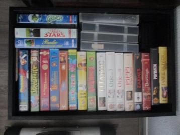 54 VHS videobanden met goede films beschikbaar voor biedingen