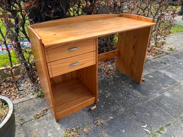 Bureau grenen massief 110x53  beschikbaar voor biedingen