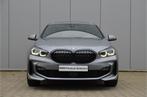 BMW 1-serie 118i High Executive M Sport Automaat / Panoramad, Auto's, BMW, Te koop, Zilver of Grijs, Benzine, Hatchback