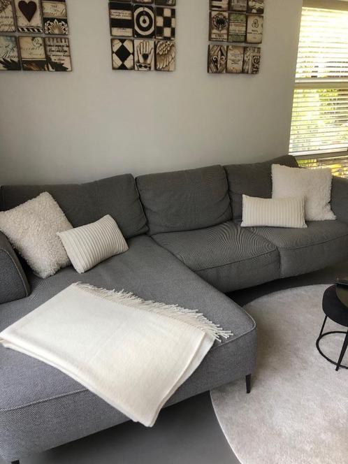 Design Loungebank  met 100% dons kussens merk Chateau d’Ax, Huis en Inrichting, Banken | Bankstellen, Gebruikt, Hoekbank, Vierpersoons of meer