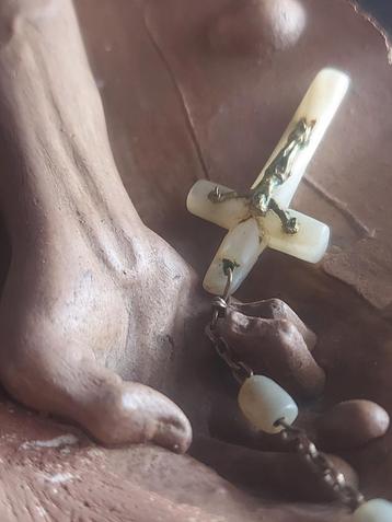 Antieke mal met vaste arm van heiligenbeeld & rozenkrans beschikbaar voor biedingen