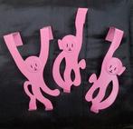 Voor 1 prijs: 3 Roze Aapjes kapstokjes/deurhangers/-haakjes, Ophalen, Zo goed als nieuw, Metaal, Minder dan 100 cm