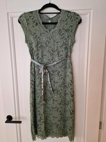 Twee jurken Mamalicious maat S beschikbaar voor biedingen