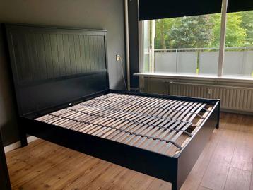 Bedframe Ikea zwart inclusief 2 lattenbodems